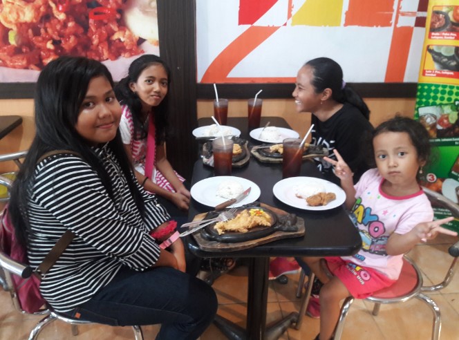 Makan Siang di S. Parman? Ini Tempatnya!